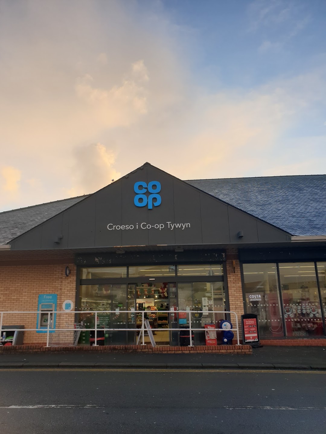 Co-op Tywyn