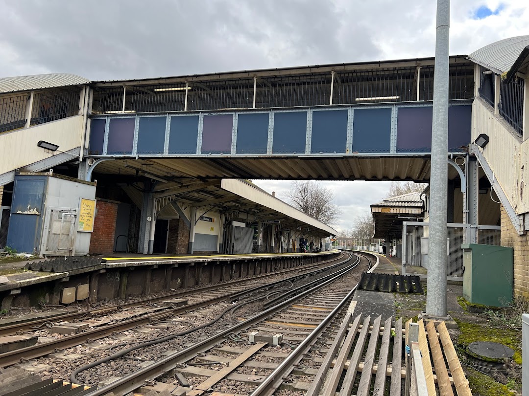 Mortlake Train Station Store Platform 1